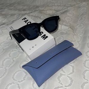 From the trendy, LA based, Akila. BRANDNEW. Black frame/slightly blue tint.